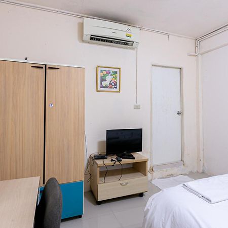 Freesia Saladaeng Silom Apartments 방콕 외부 사진