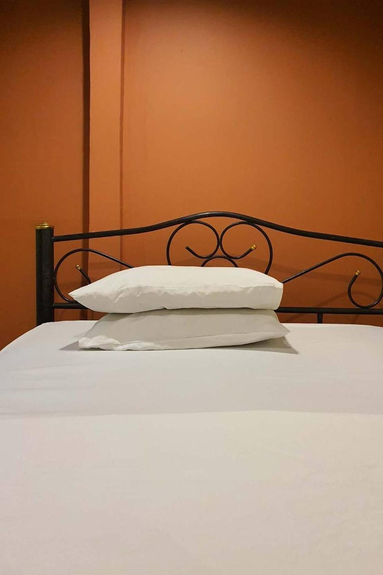 Freesia Saladaeng Silom Apartments 방콕 외부 사진