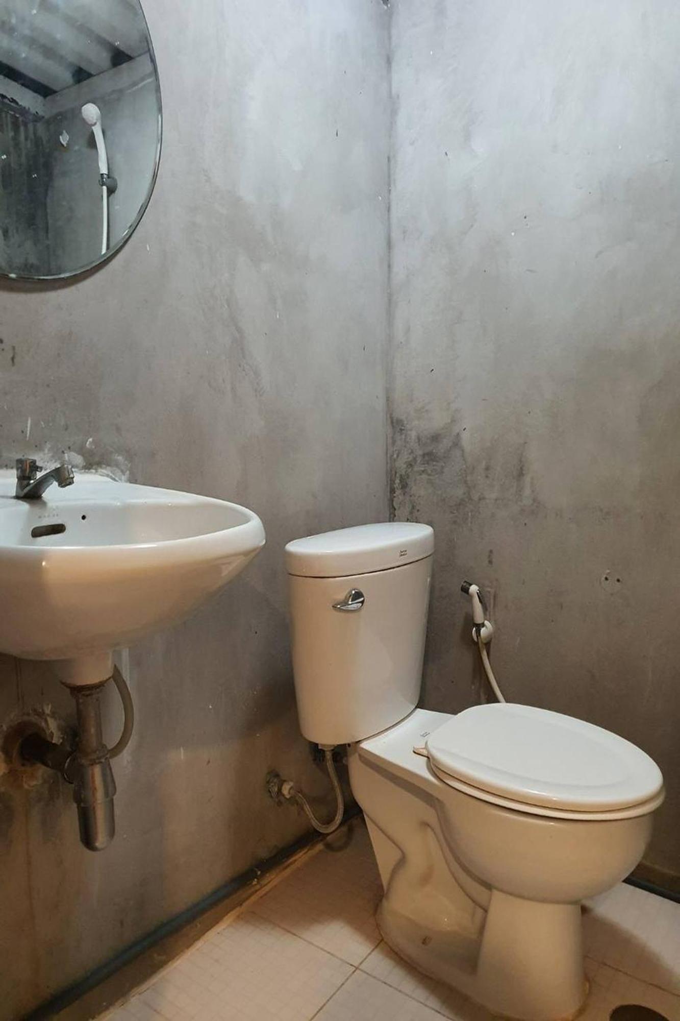 Freesia Saladaeng Silom Apartments 방콕 외부 사진