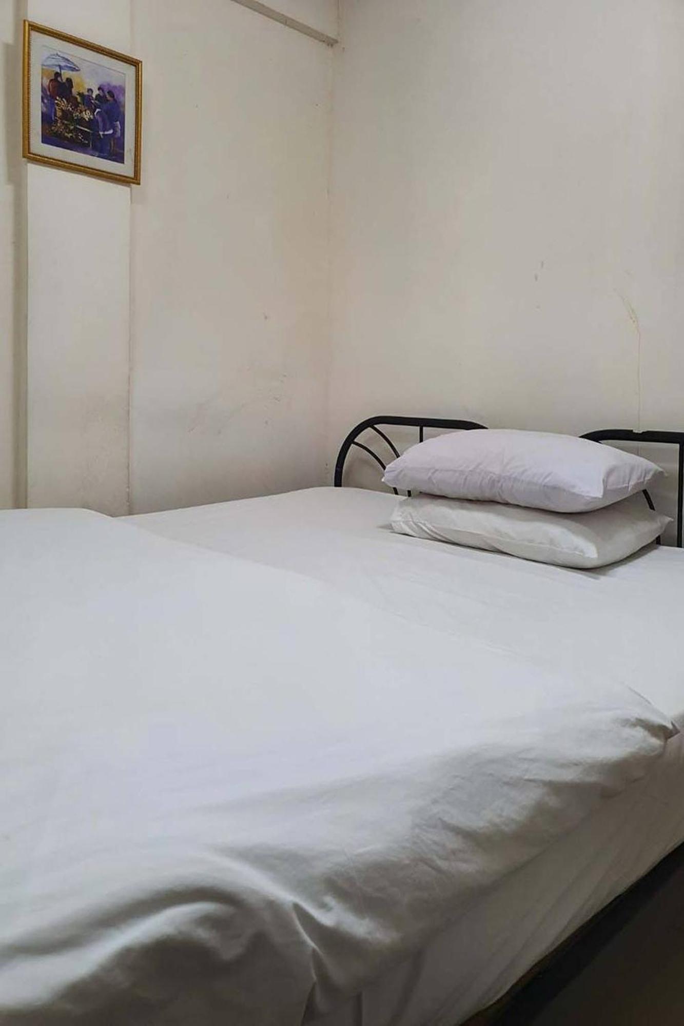 Freesia Saladaeng Silom Apartments 방콕 외부 사진