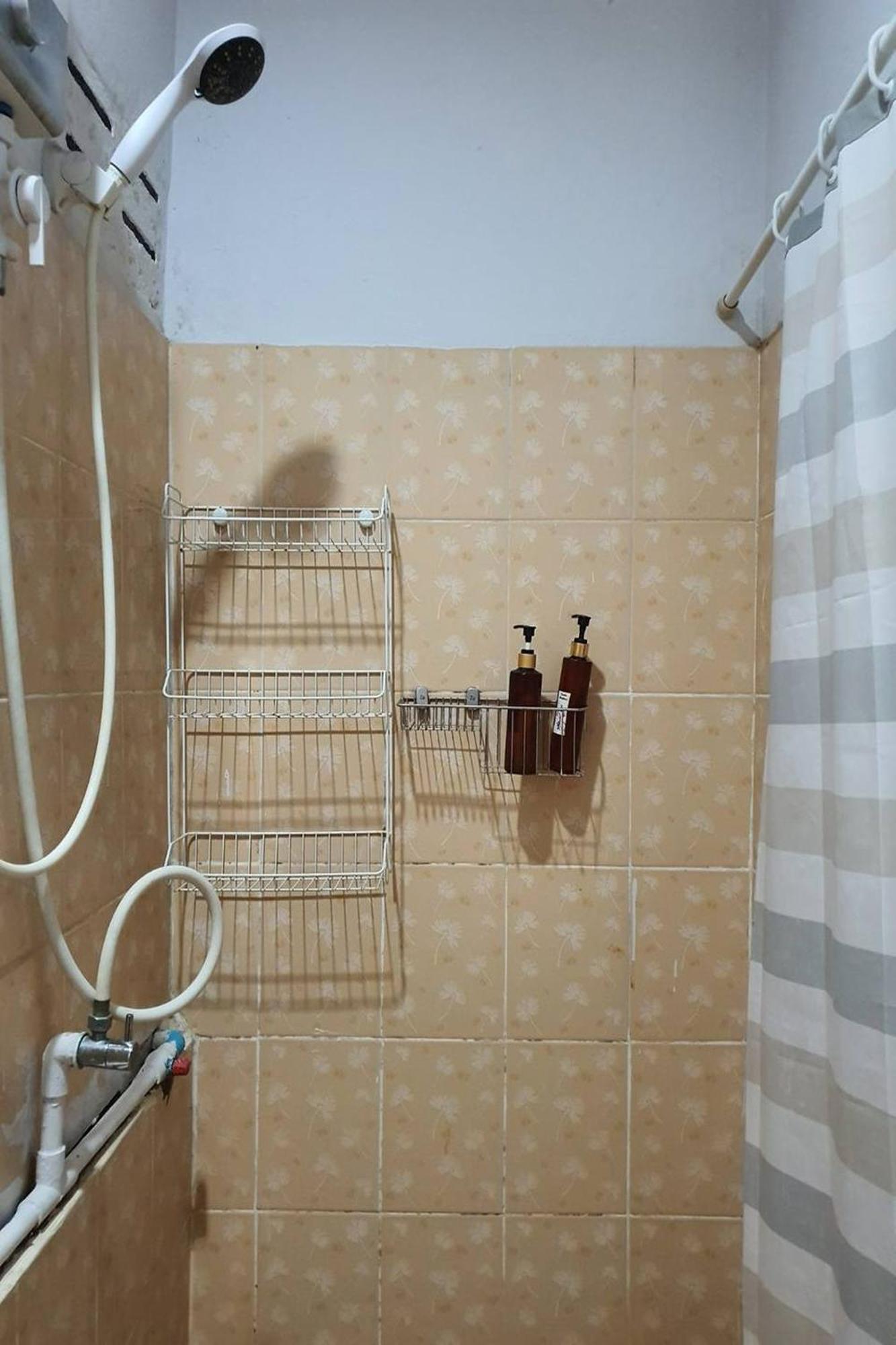 Freesia Saladaeng Silom Apartments 방콕 외부 사진