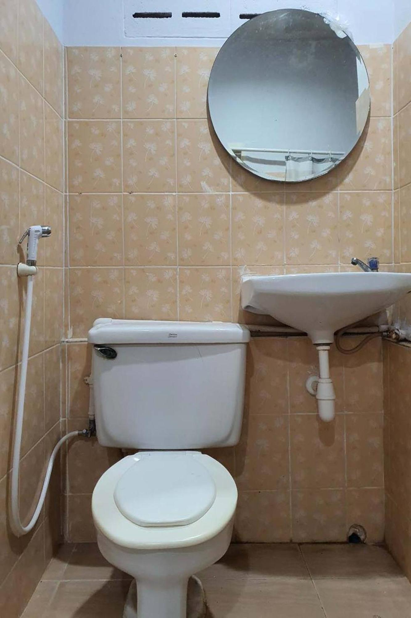 Freesia Saladaeng Silom Apartments 방콕 외부 사진