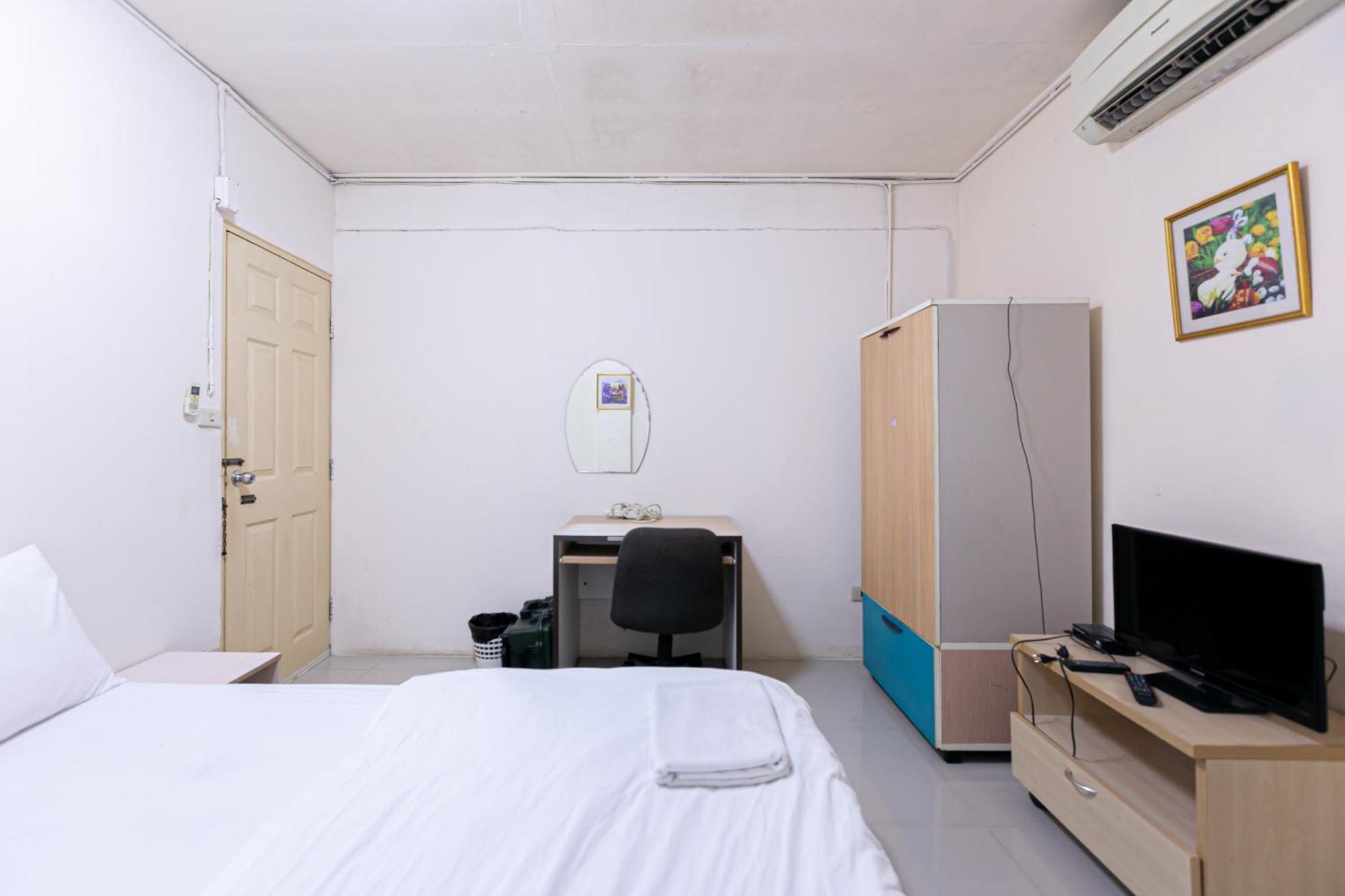 Freesia Saladaeng Silom Apartments 방콕 외부 사진
