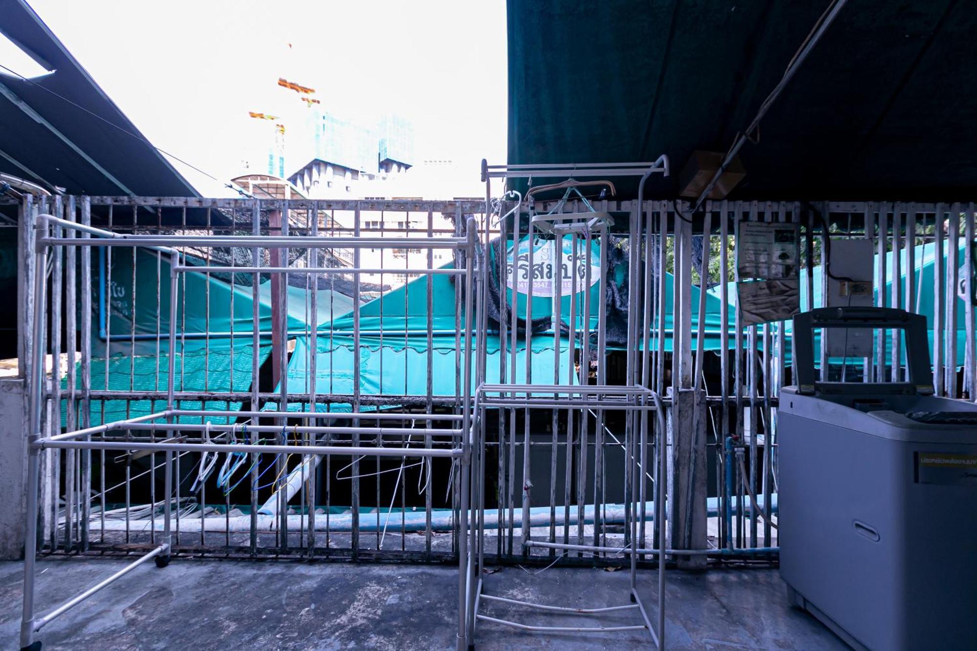 Freesia Saladaeng Silom Apartments 방콕 외부 사진