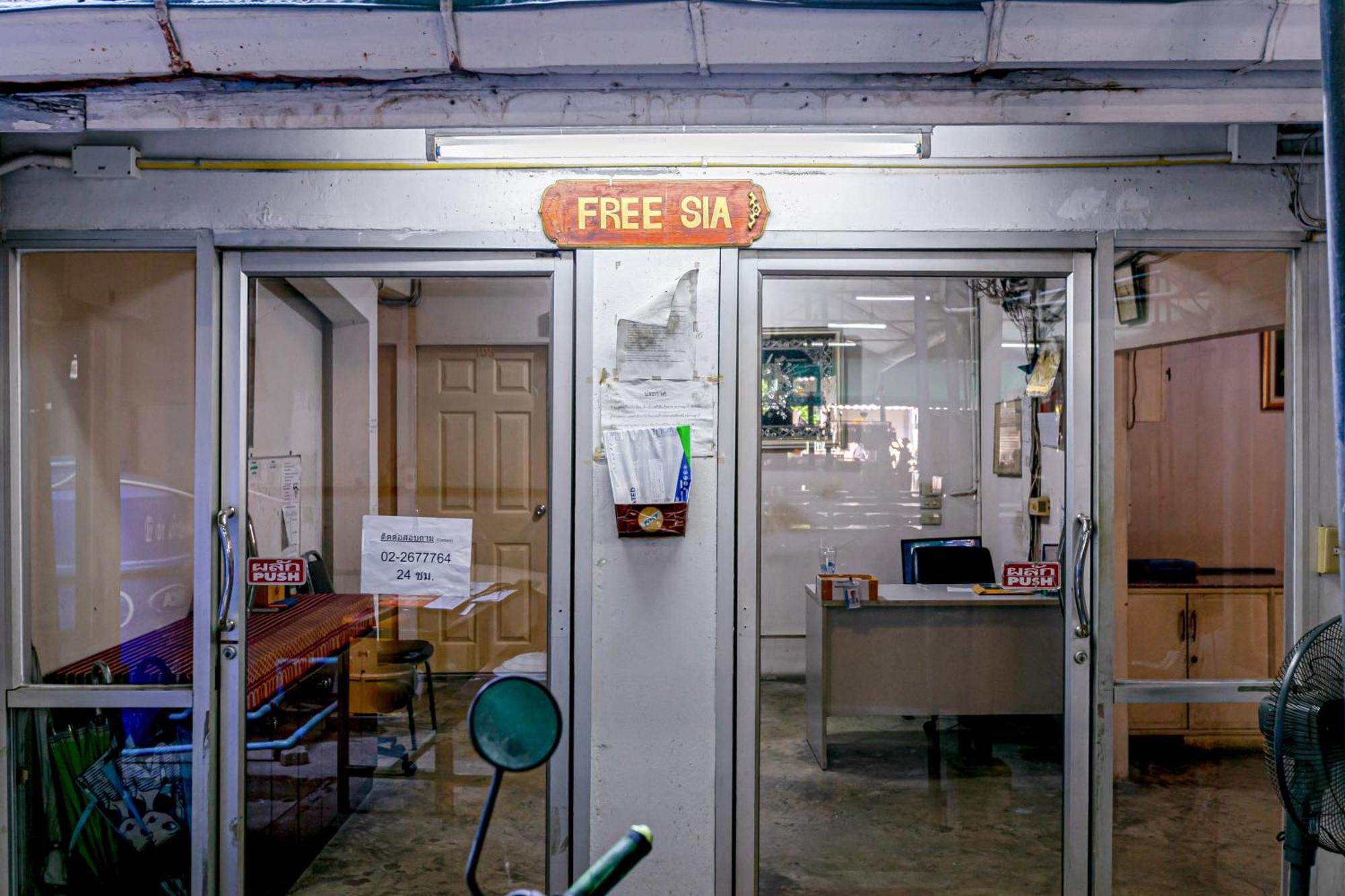 Freesia Saladaeng Silom Apartments 방콕 외부 사진
