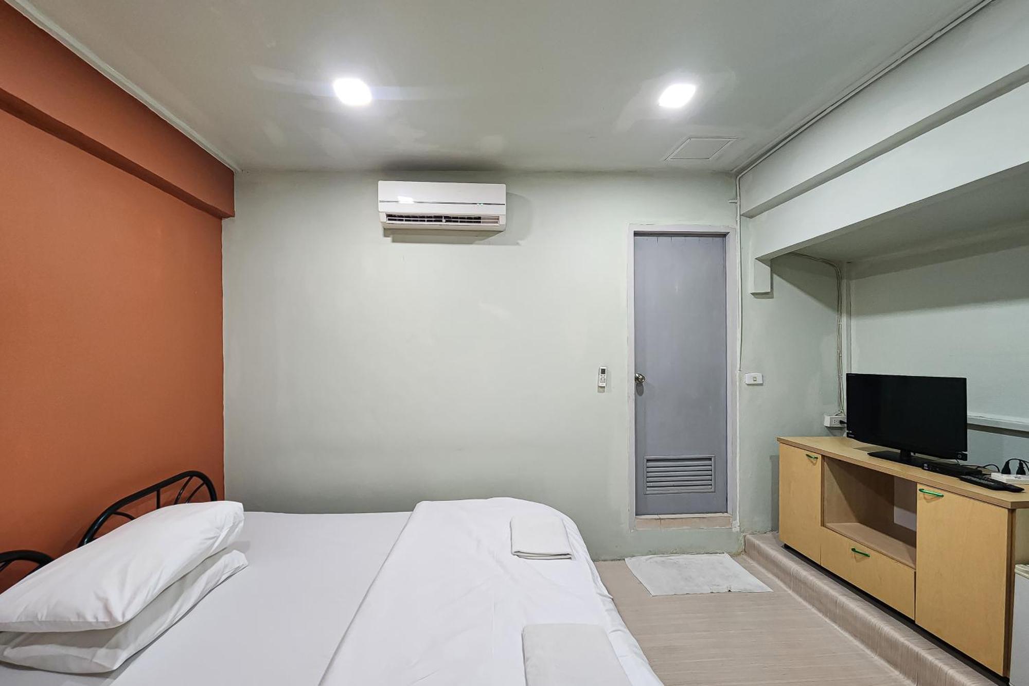 Freesia Saladaeng Silom Apartments 방콕 외부 사진