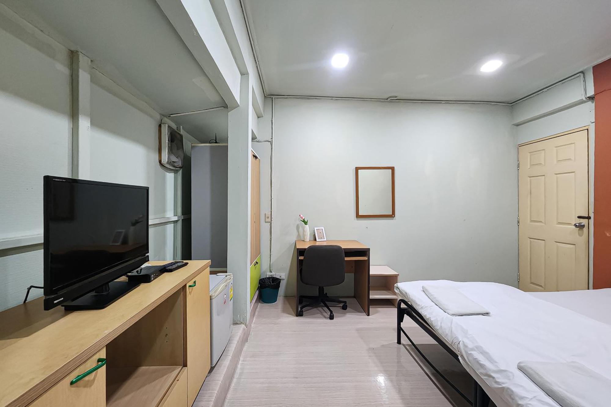 Freesia Saladaeng Silom Apartments 방콕 외부 사진