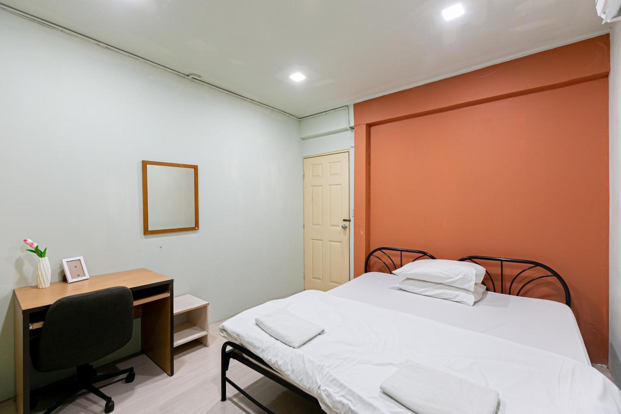 Freesia Saladaeng Silom Apartments 방콕 외부 사진