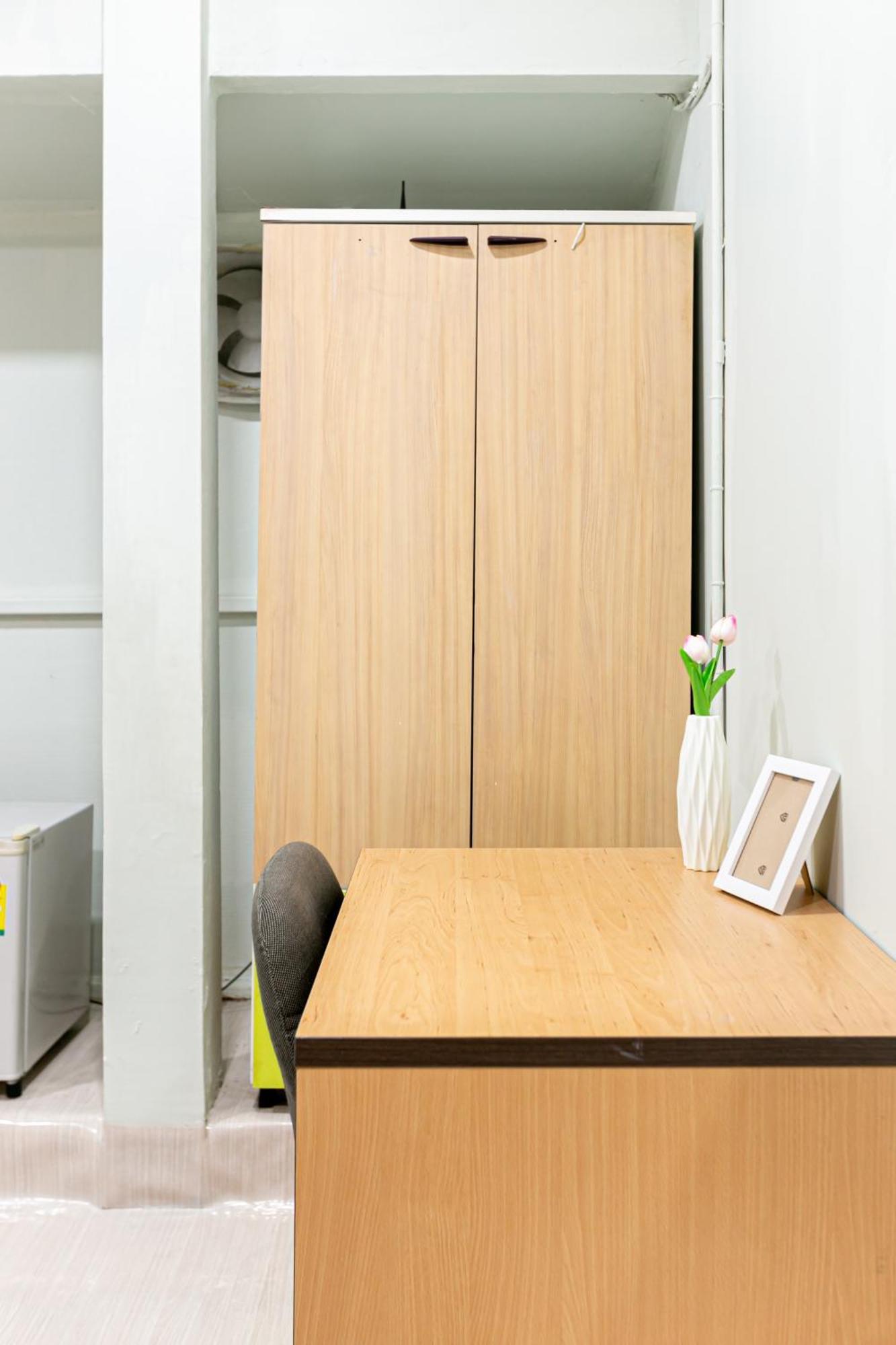 Freesia Saladaeng Silom Apartments 방콕 외부 사진