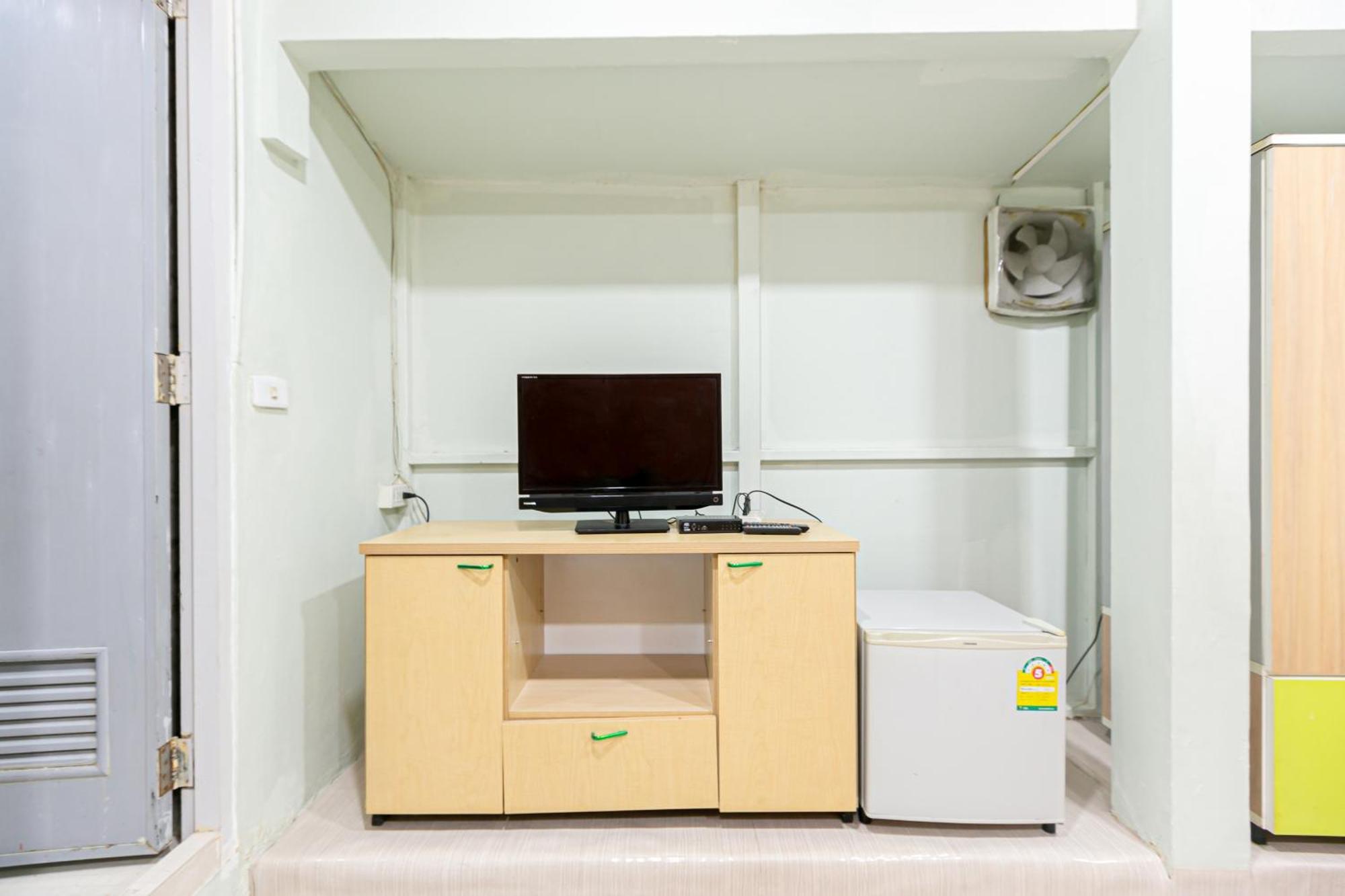 Freesia Saladaeng Silom Apartments 방콕 외부 사진