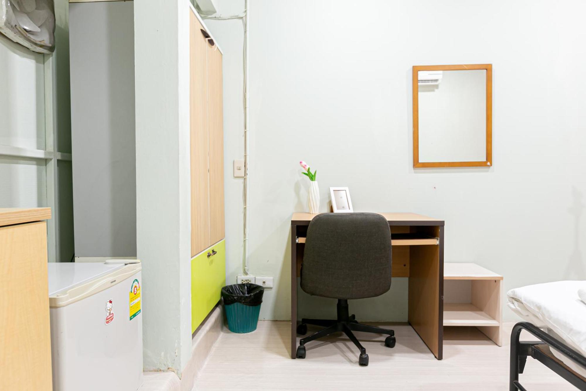 Freesia Saladaeng Silom Apartments 방콕 외부 사진